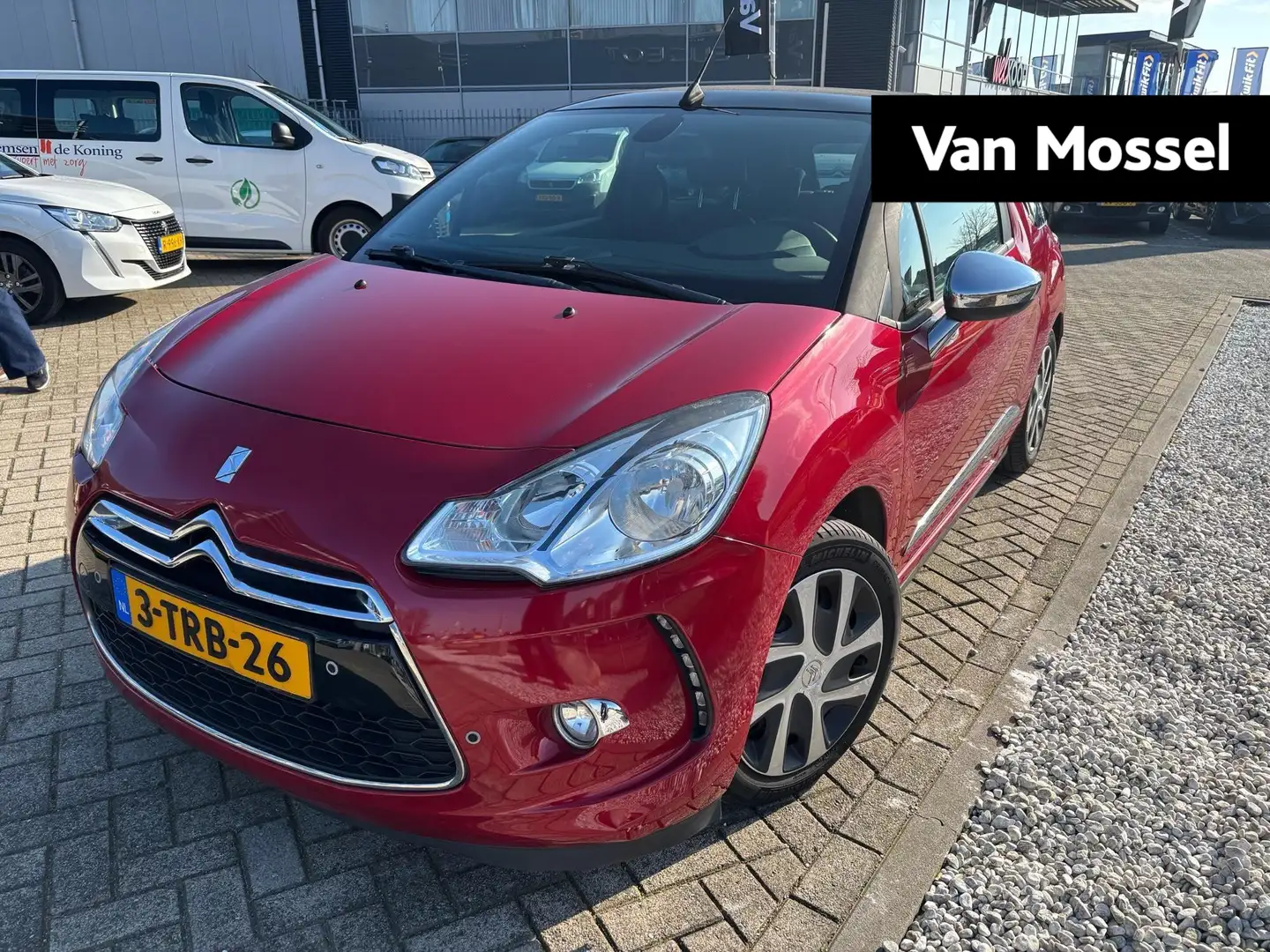 Citroen DS3 Cabrio 1.2 VTi So Chic Rouge - 1