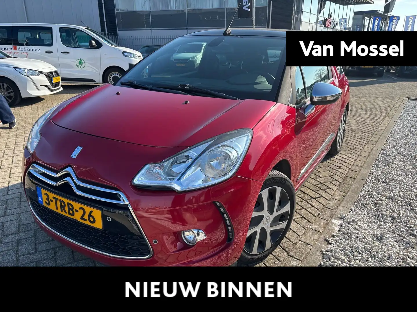 Citroen DS3 Cabrio 1.2 VTi So Chic Rosso - 1