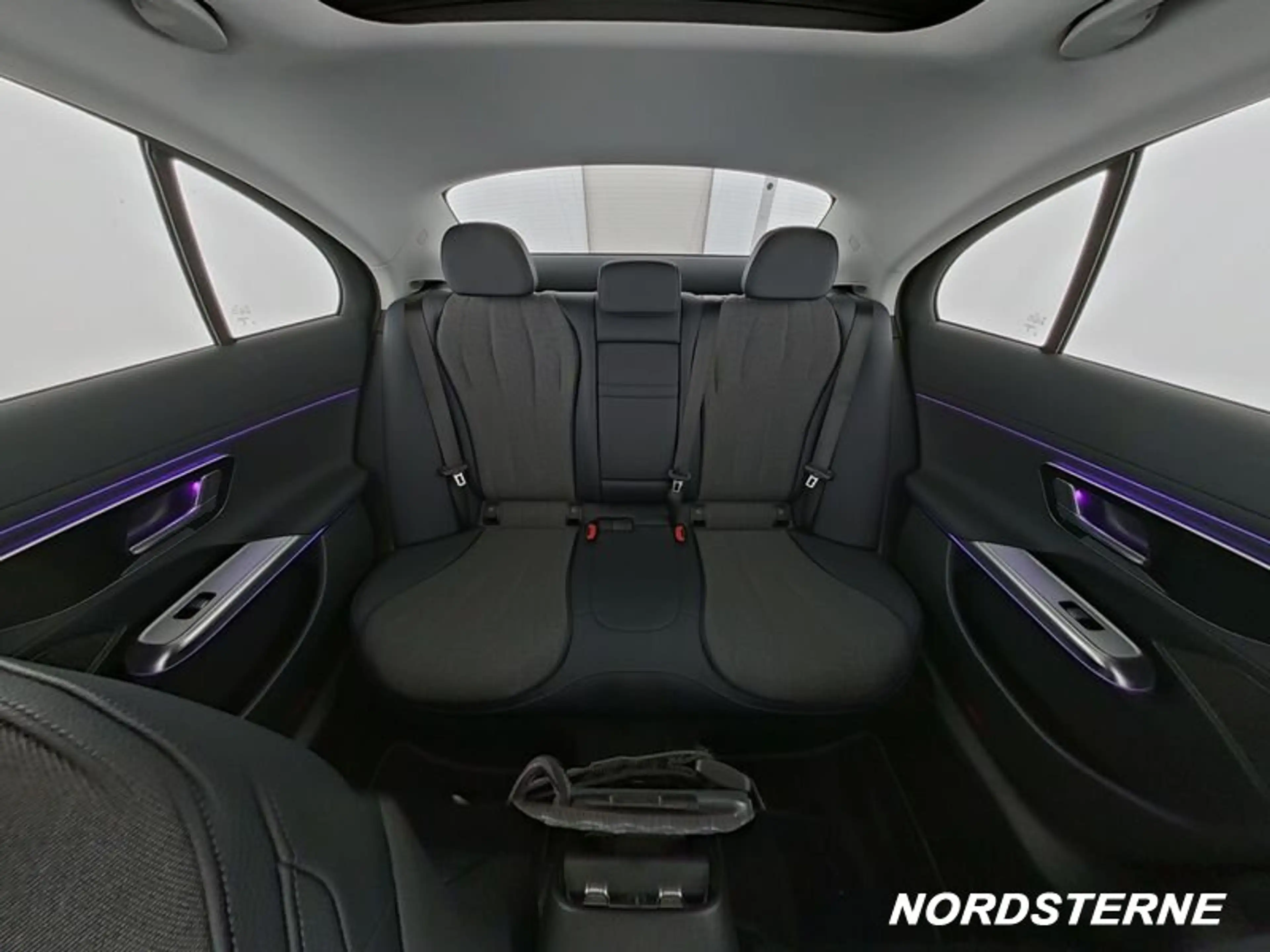 Mercedes-Benz E 220 E 220 d AVANTGARDE+LED+PANORAMA+KAMERA — photo 7