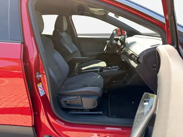 Volkswagen ID.4 view 4