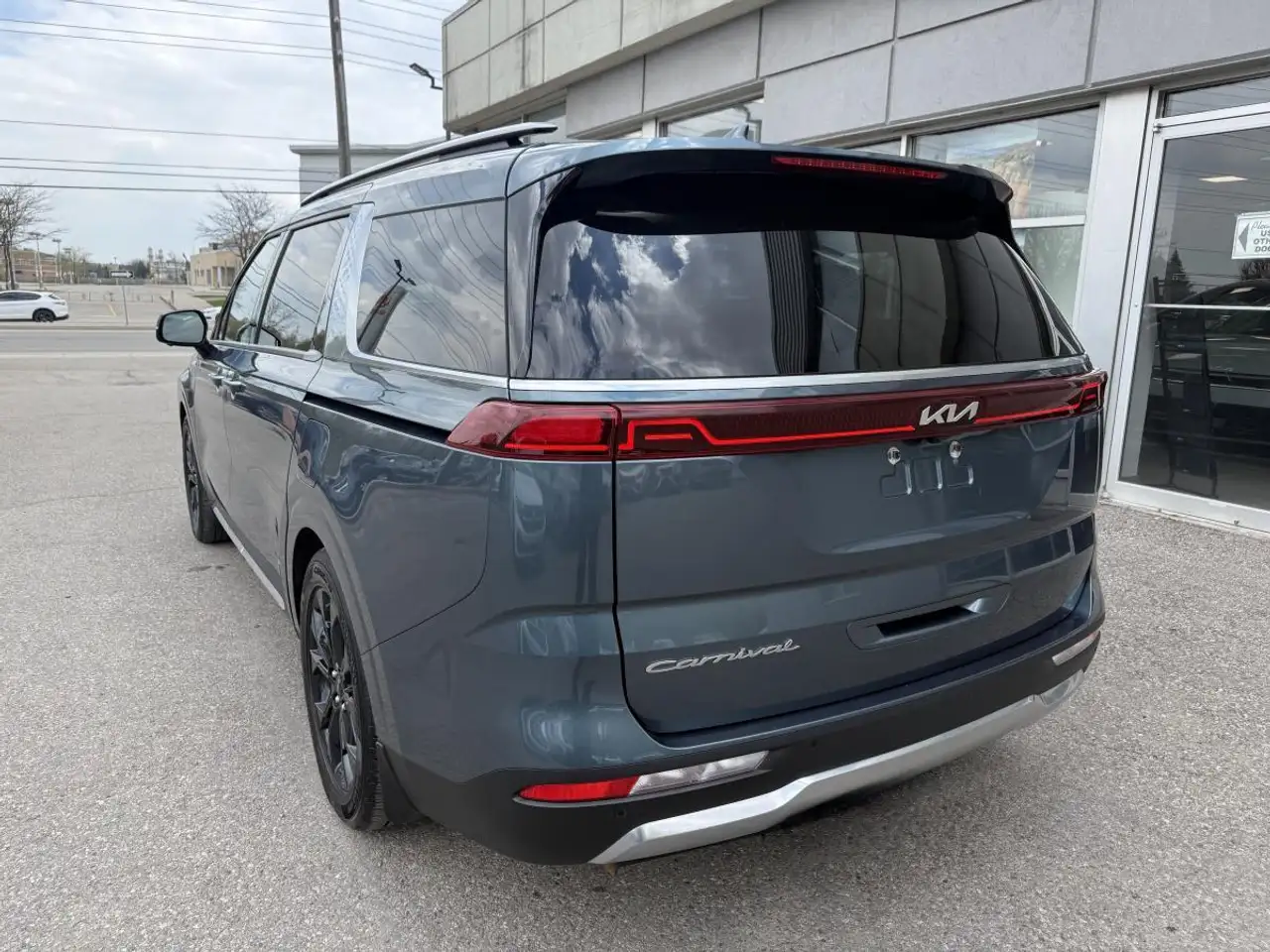 Kia Carnival снимка Kia Carnival