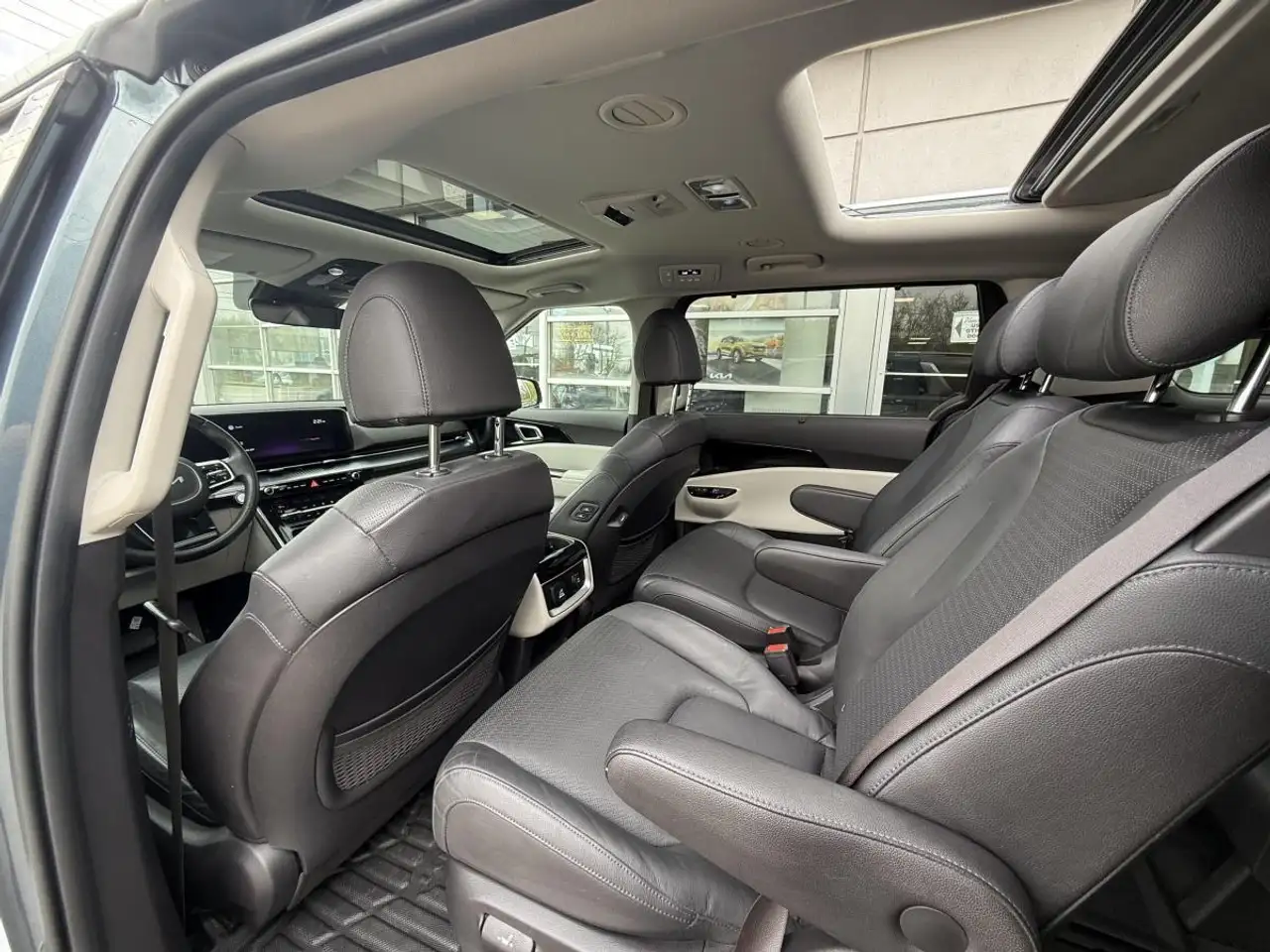 Kia Carnival снимка Kia Carnival