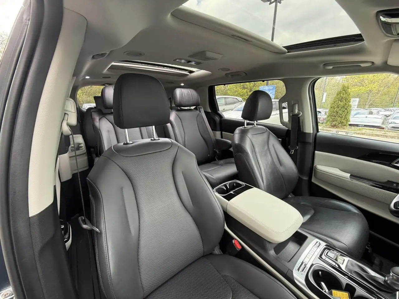 Kia Carnival снимка Kia Carnival