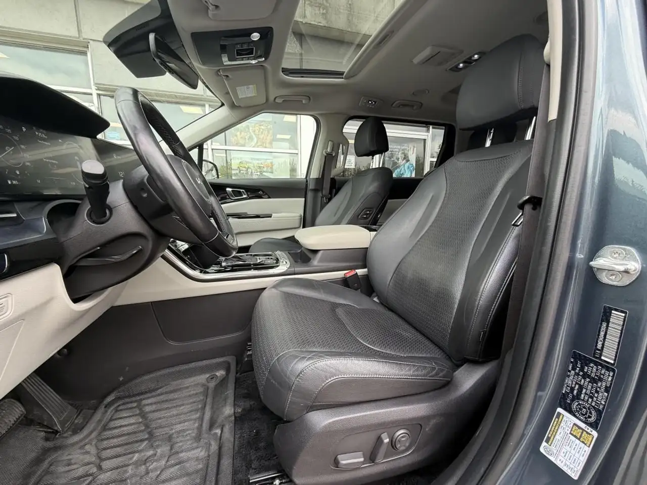 Kia Carnival снимка Kia Carnival
