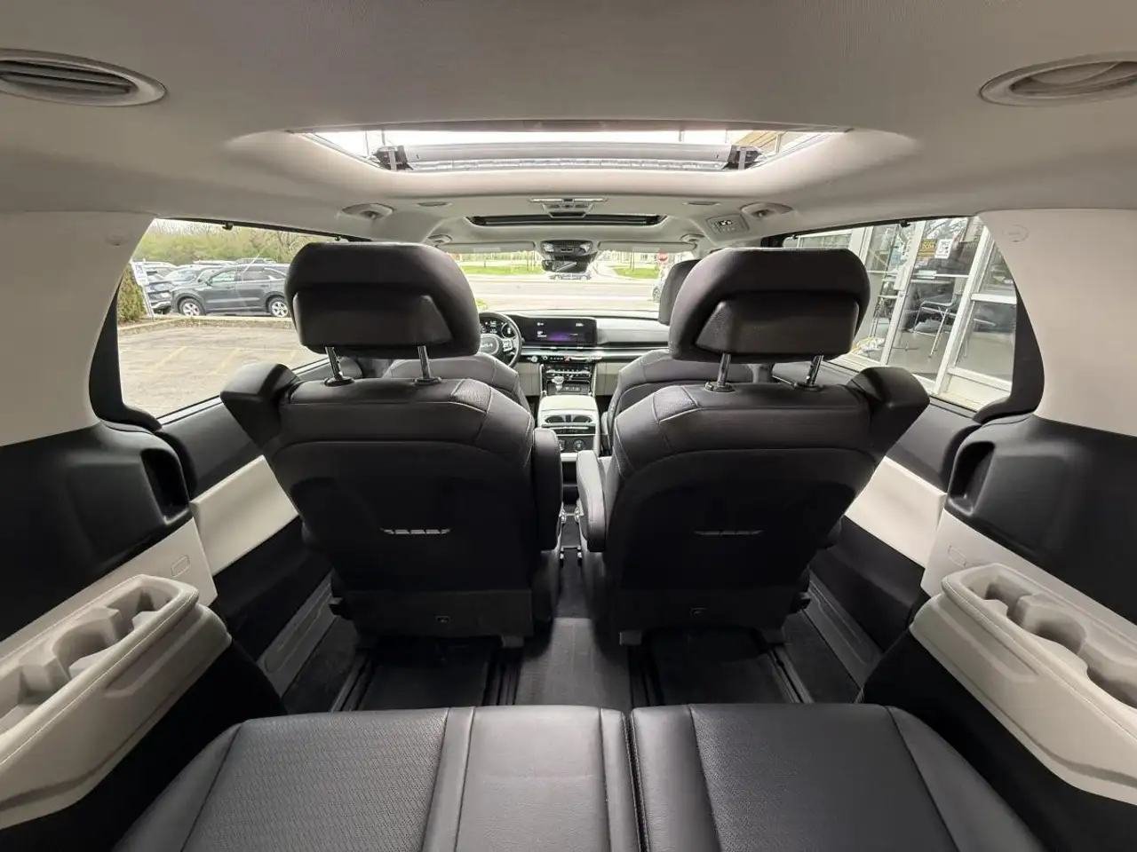 Kia Carnival снимка Kia Carnival