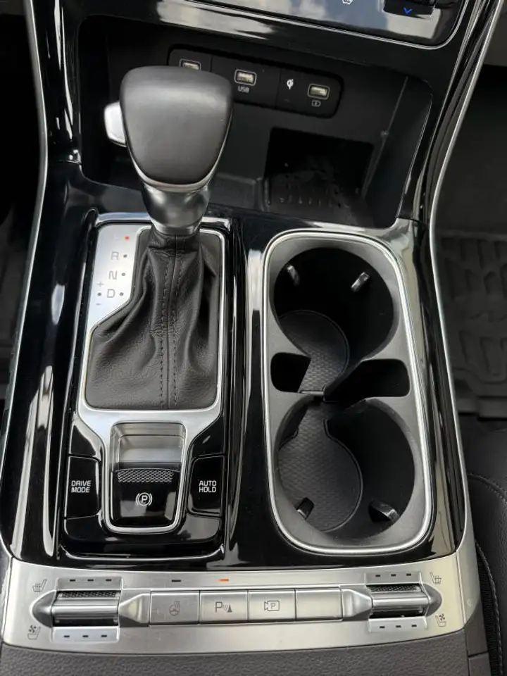 Kia Carnival снимка Kia Carnival