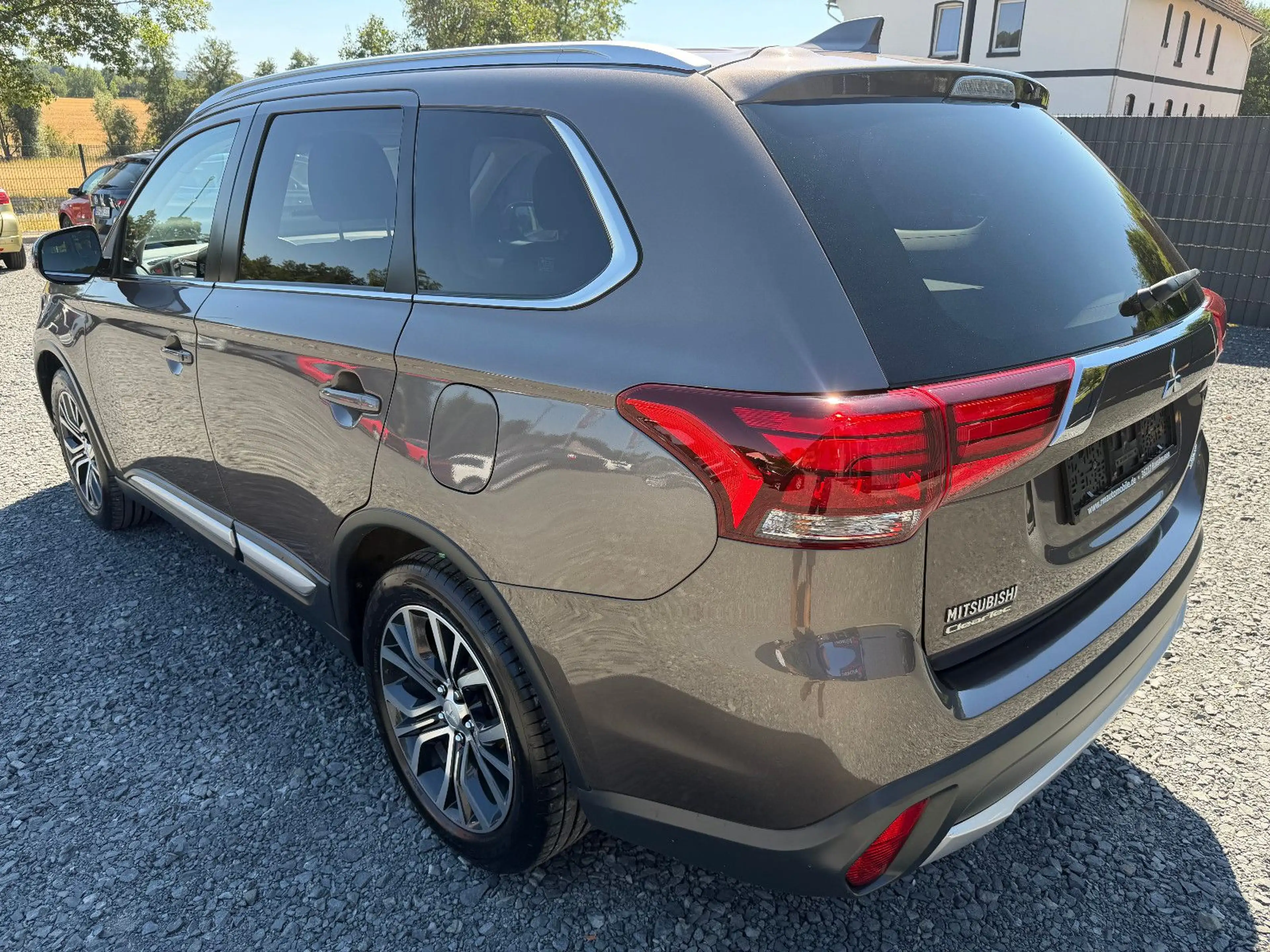Mitsubishi Outlander 2.0Edition 100 2WD KAMERA/TEMPO/1.HAND — photo 4