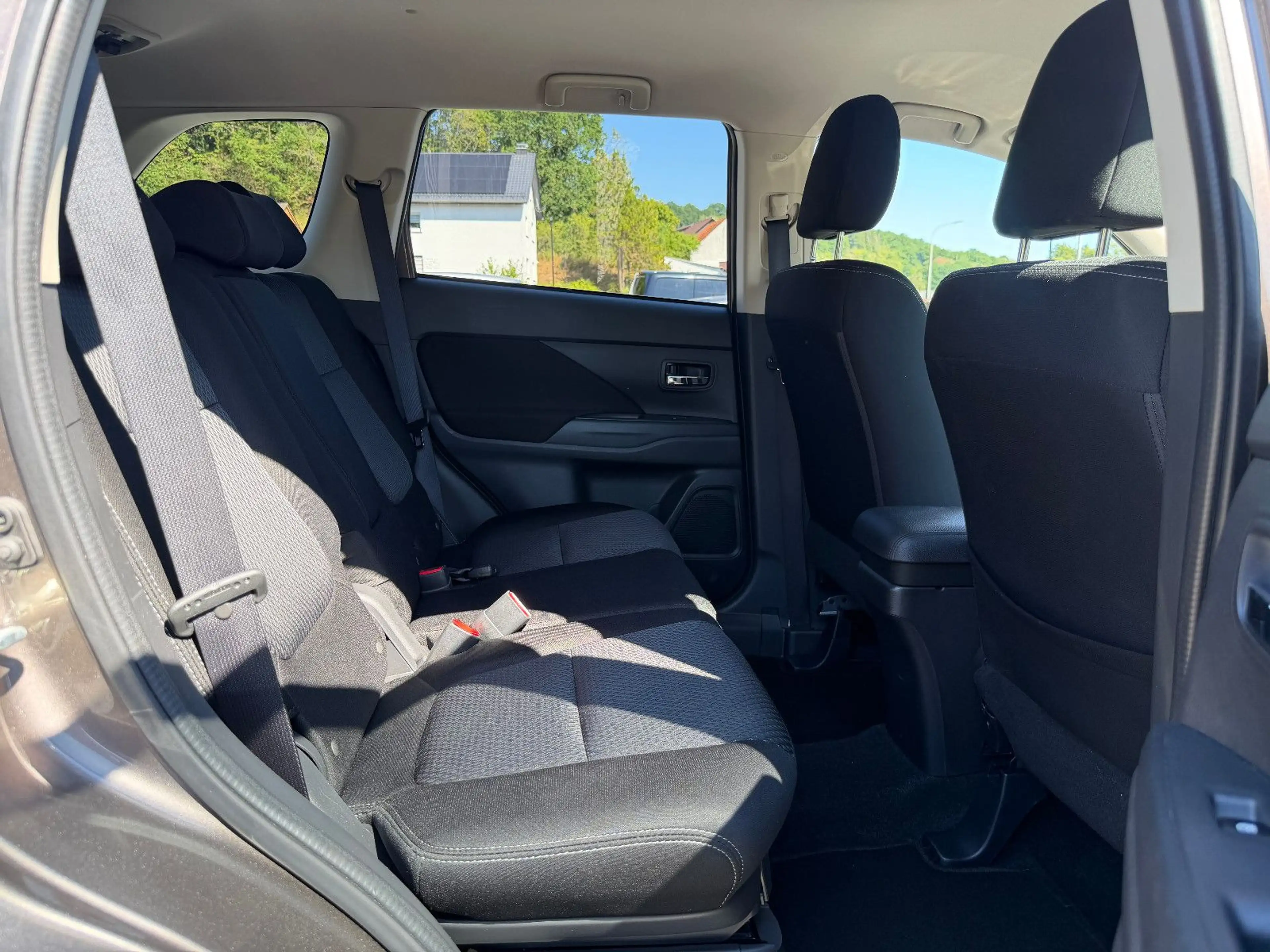 Mitsubishi Outlander 2.0Edition 100 2WD KAMERA/TEMPO/1.HAND — photo 12