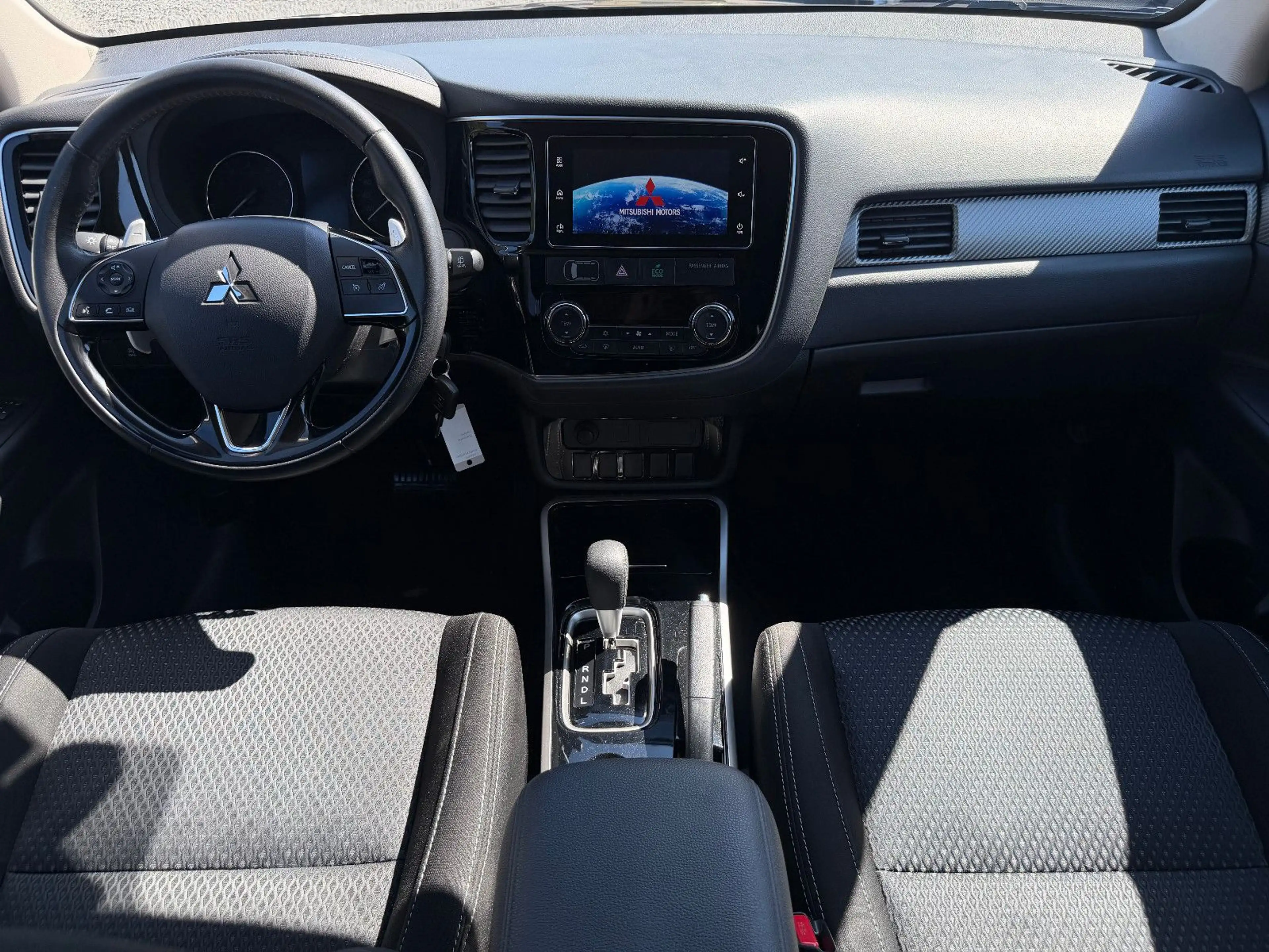 Mitsubishi Outlander 2.0Edition 100 2WD KAMERA/TEMPO/1.HAND — photo 13