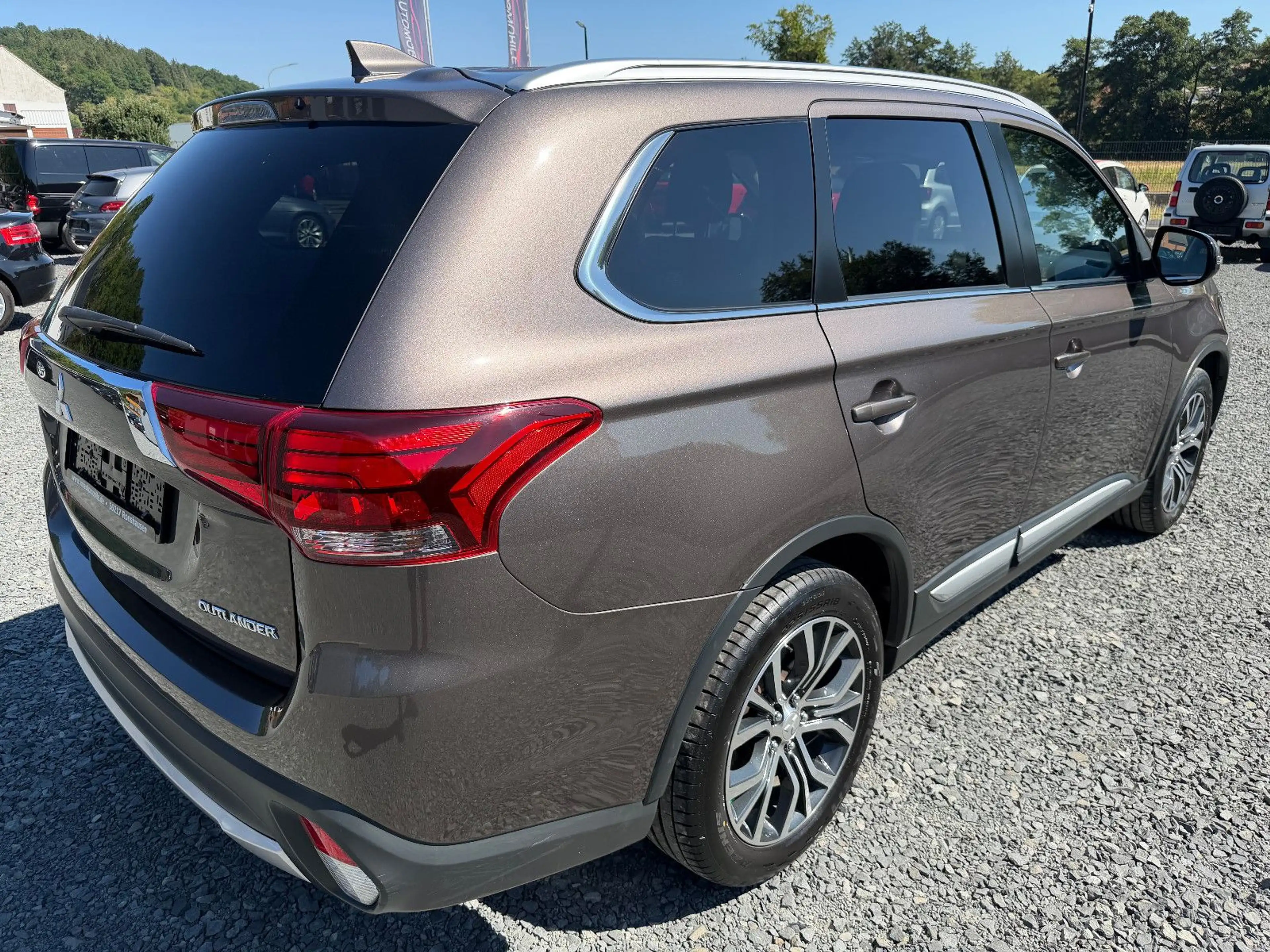 Mitsubishi Outlander 2.0Edition 100 2WD KAMERA/TEMPO/1.HAND — photo 6