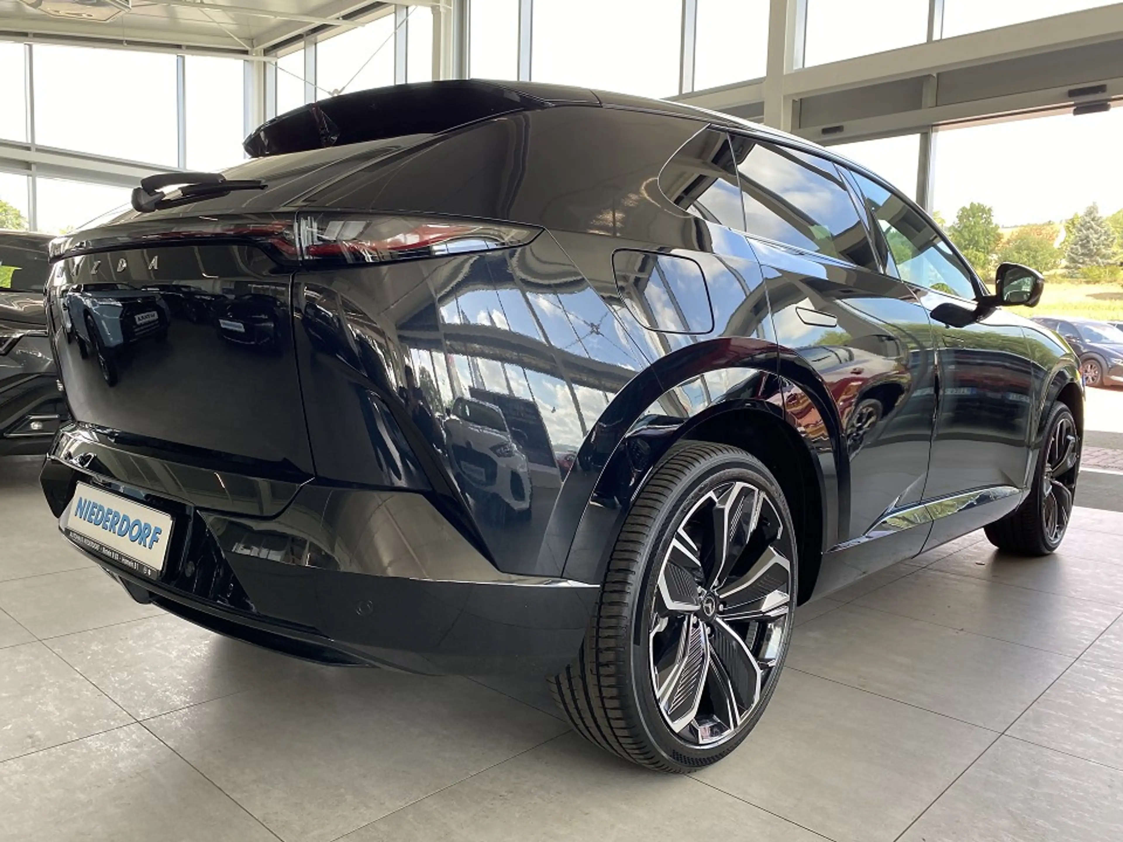 Mazda CX-6e EV 78 kWh Takumi 21" — photo 2