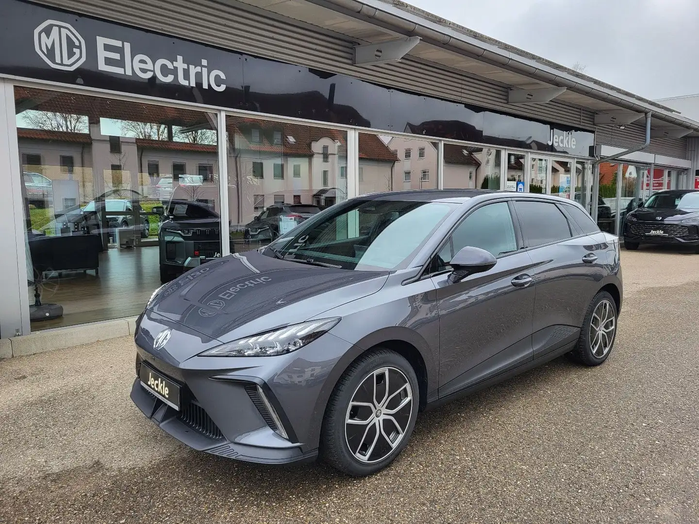 MG MG4 Luxury64KWH*MGGarantie08.2030*vom MG Partner Gris - 1