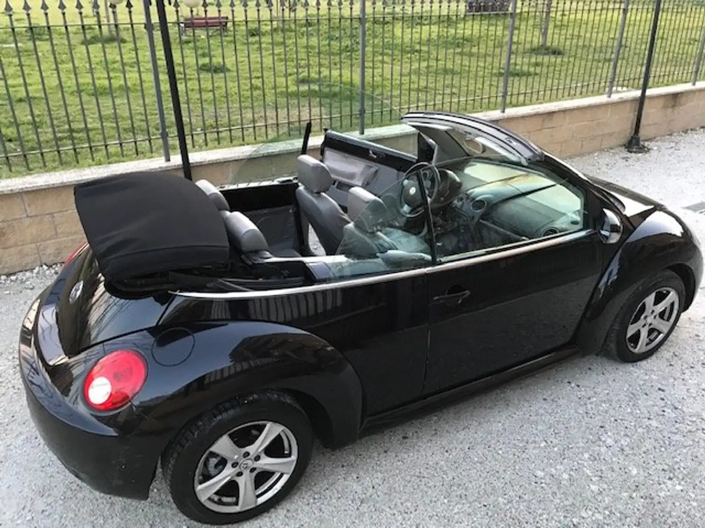Volkswagen New Beetle New Beetle Cabrio 1.9 tdi 105cv Noir - 1