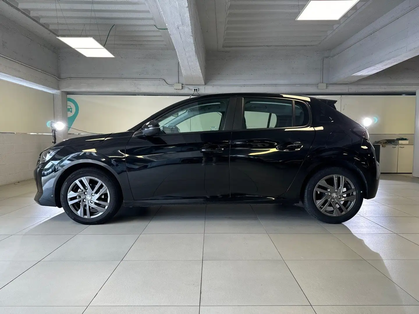 Peugeot 208 Active Pack PureTech 75 S/S Noir - 2