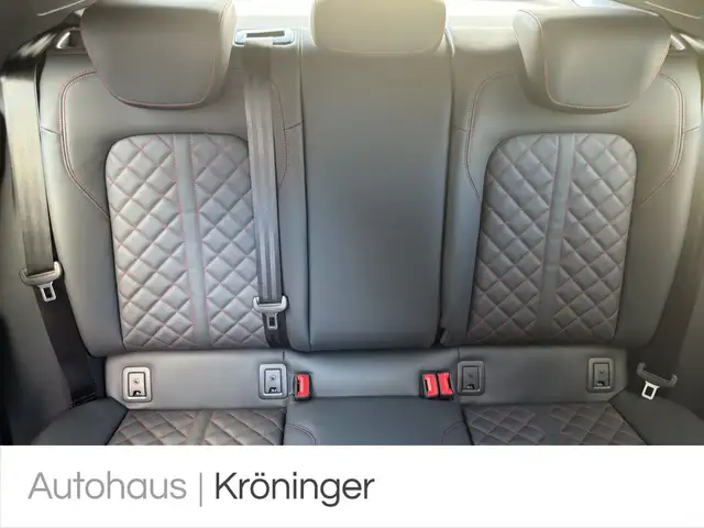 Audi Q2 view 10