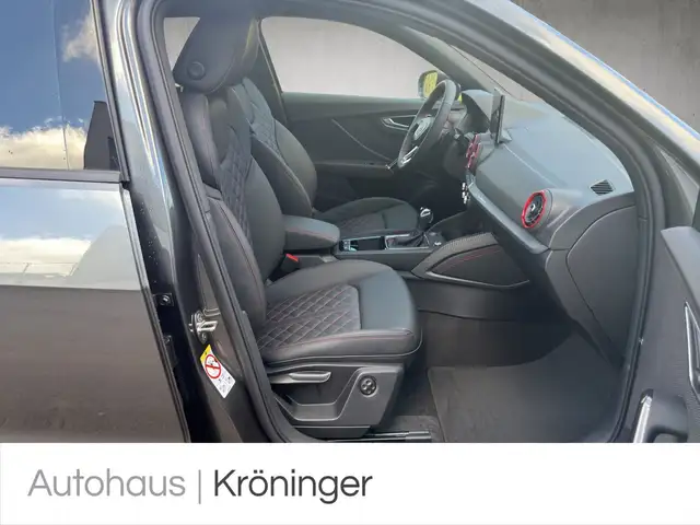 Audi Q2 view 9