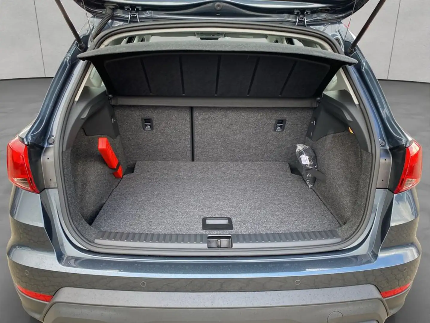 SEAT Arona 1.0 TSI Style LED DAB PDC SHZ Grijs - 2