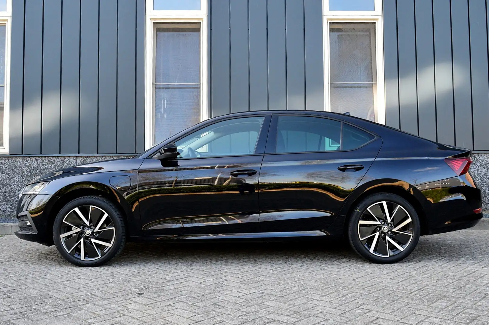 Skoda Octavia 1.4 TSI iV PHEV Business Edition Rijklaarprijs-Gar Noir - 2