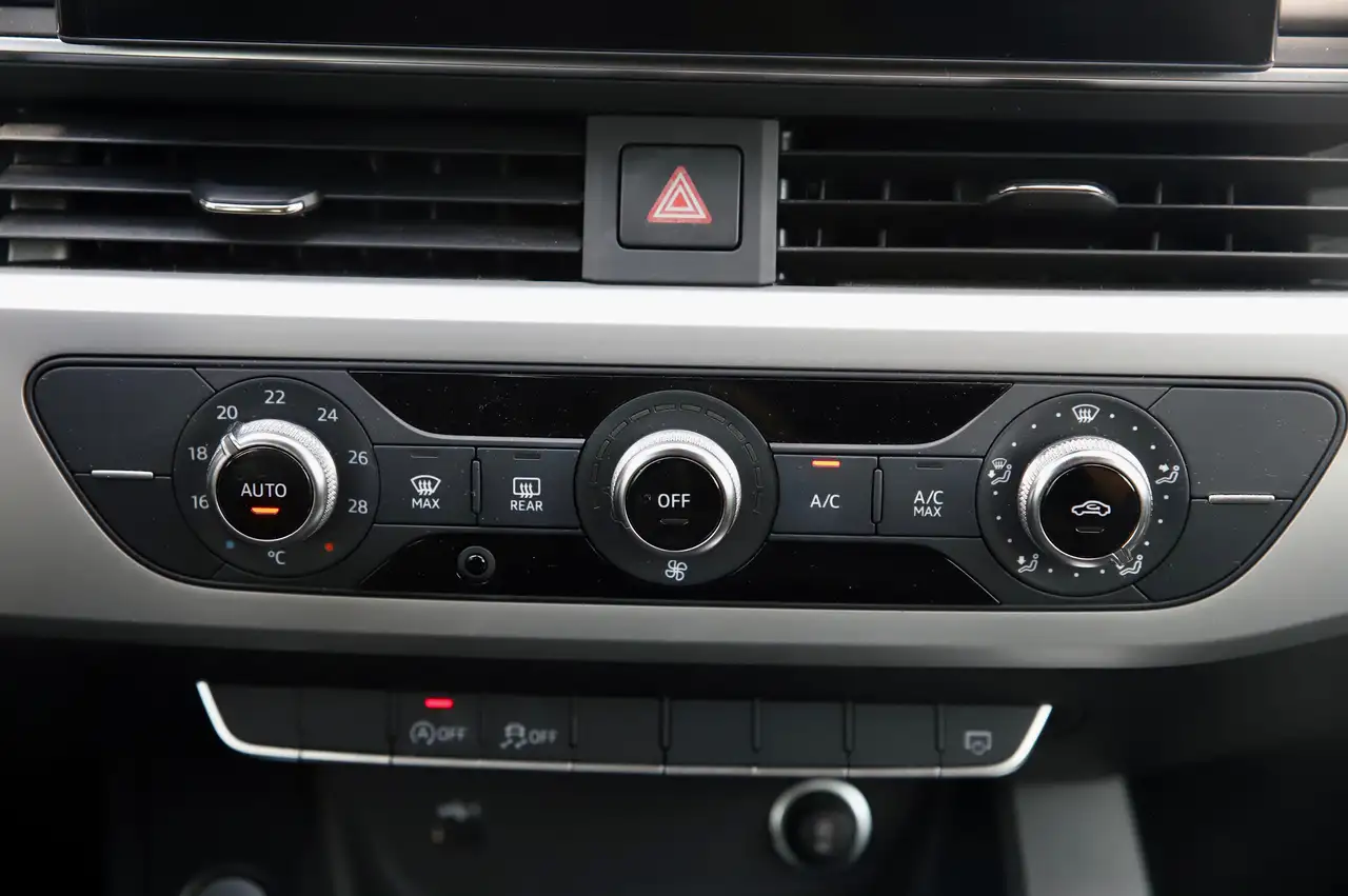 Audi A4 30 TDi S tronic 16" Navi Cruise LED DAB ..., миниатюра 18