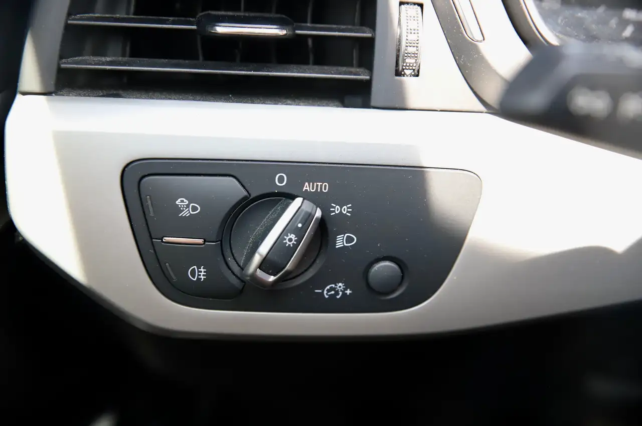 Audi A4 30 TDi S tronic 16" Navi Cruise LED DAB ..., миниатюра 21