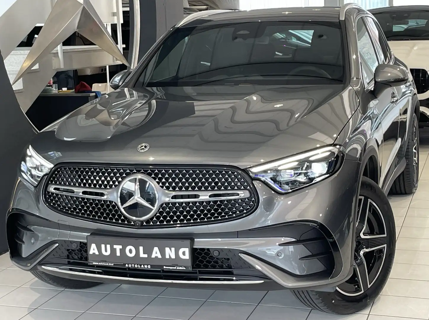 Mercedes-Benz GLC 300 de 4MATIC AMG Line Grau - 1