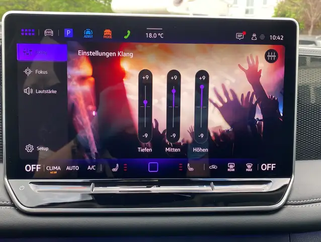 Volkswagen Tiguan view 24