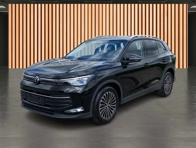 Volkswagen Tiguan view 2