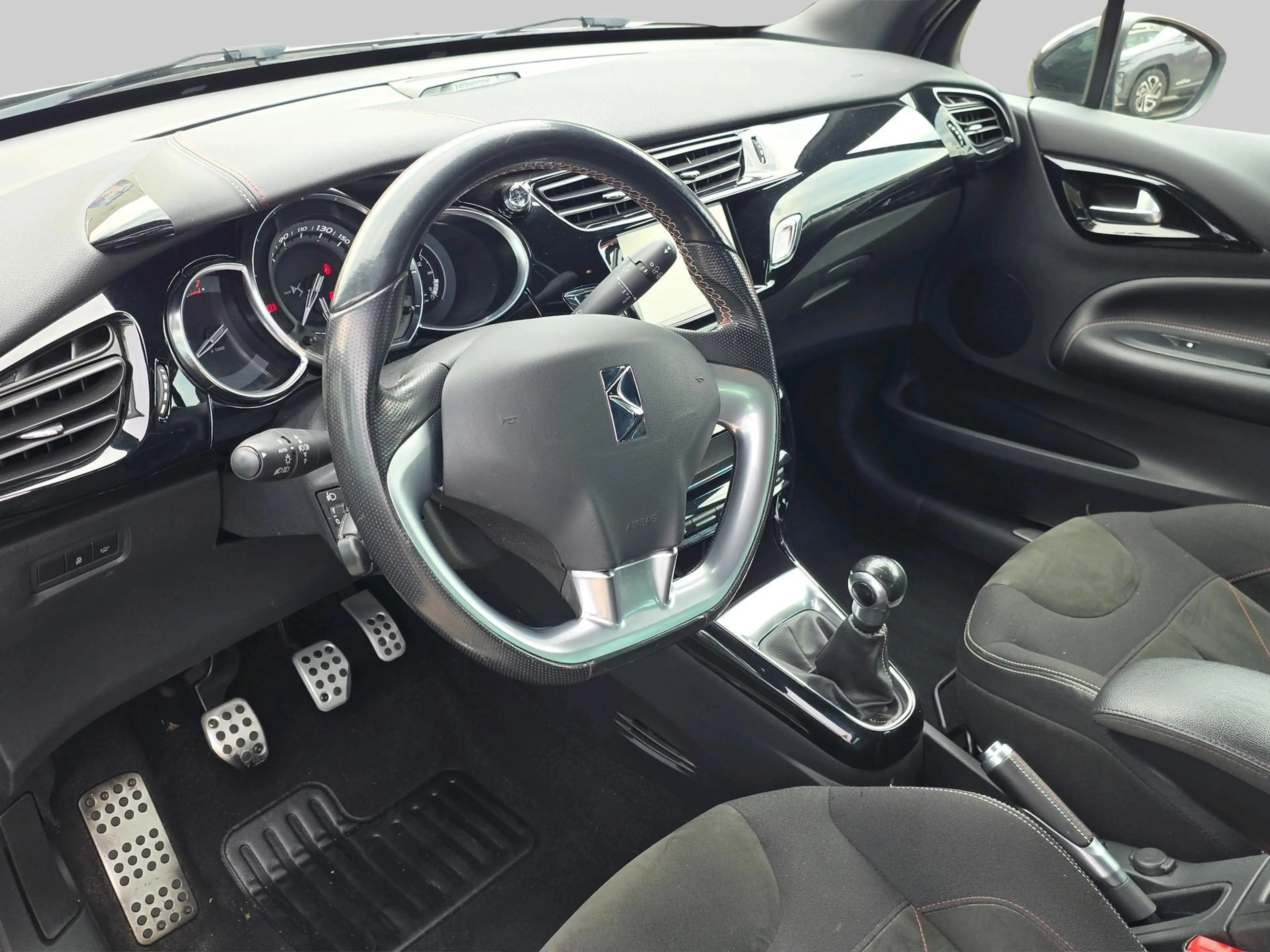 DS Automobiles DS 3 1.2 PureTech Performance Line — photo 4
