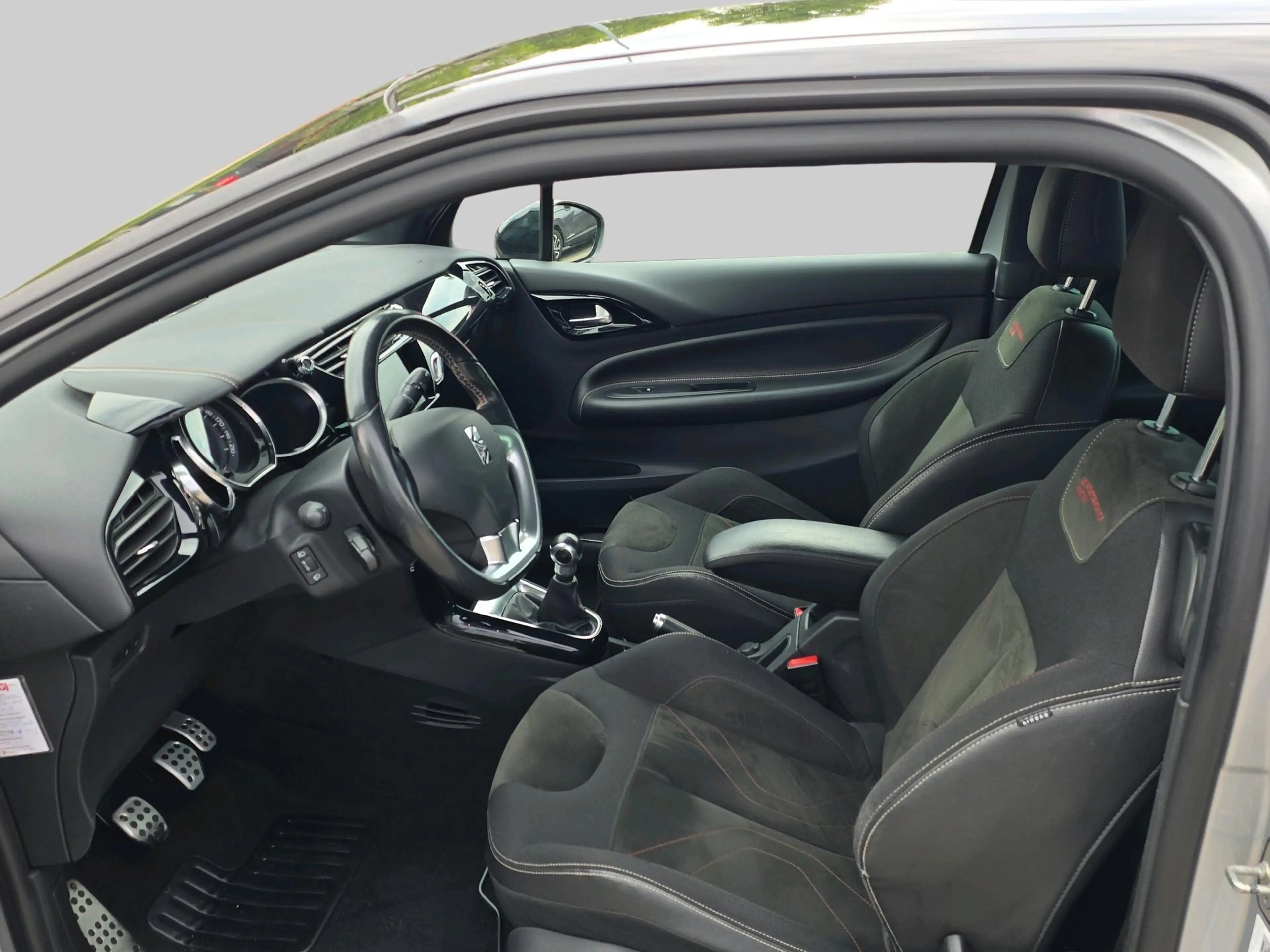 DS Automobiles DS 3 1.2 PureTech Performance Line — photo 12
