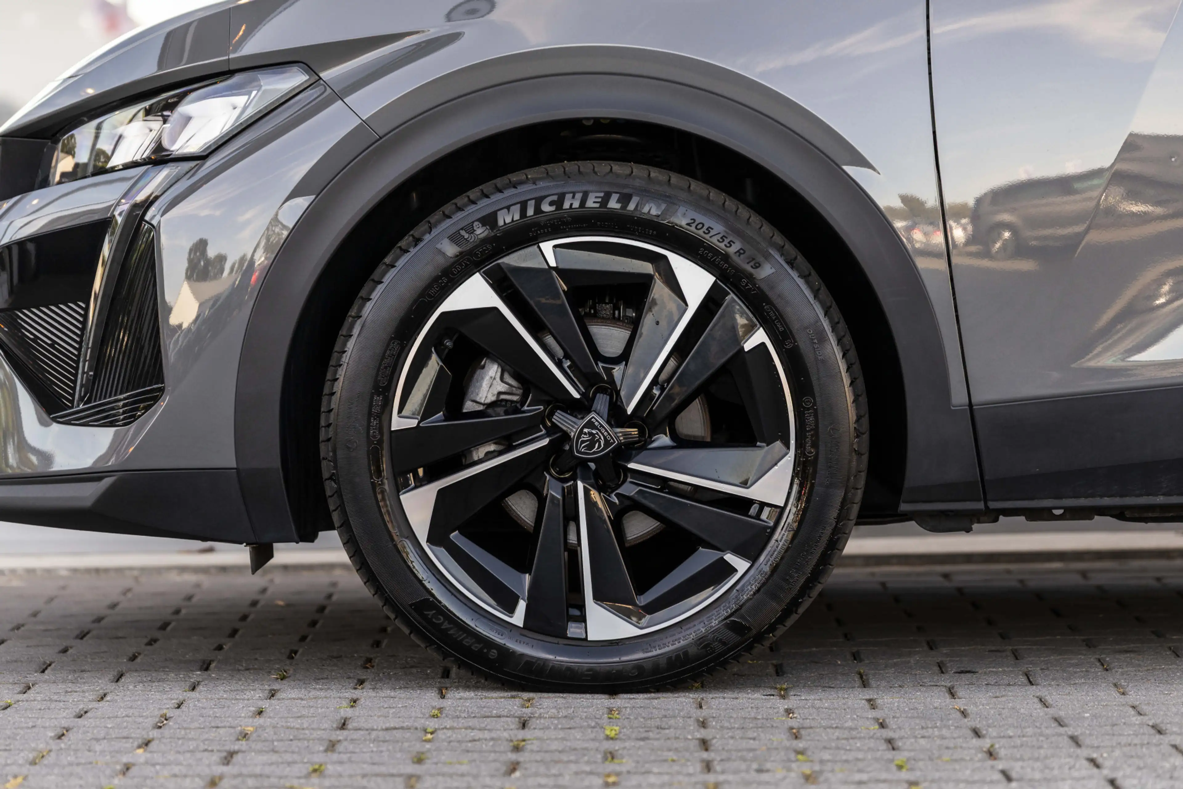Peugeot 408 1.2 Hybrid 145 e-DCS6 Allure | 360° Camera | Head- — photo 18