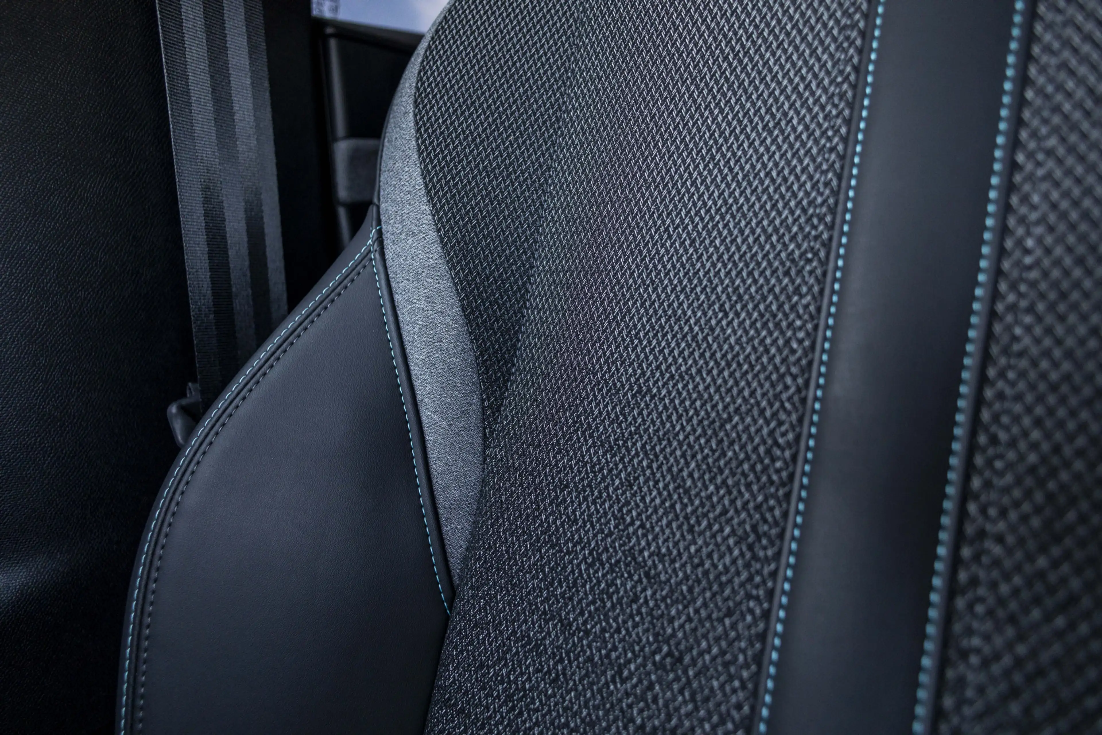 Peugeot 408 1.2 Hybrid 145 e-DCS6 Allure | 360° Camera | Head- — photo 11