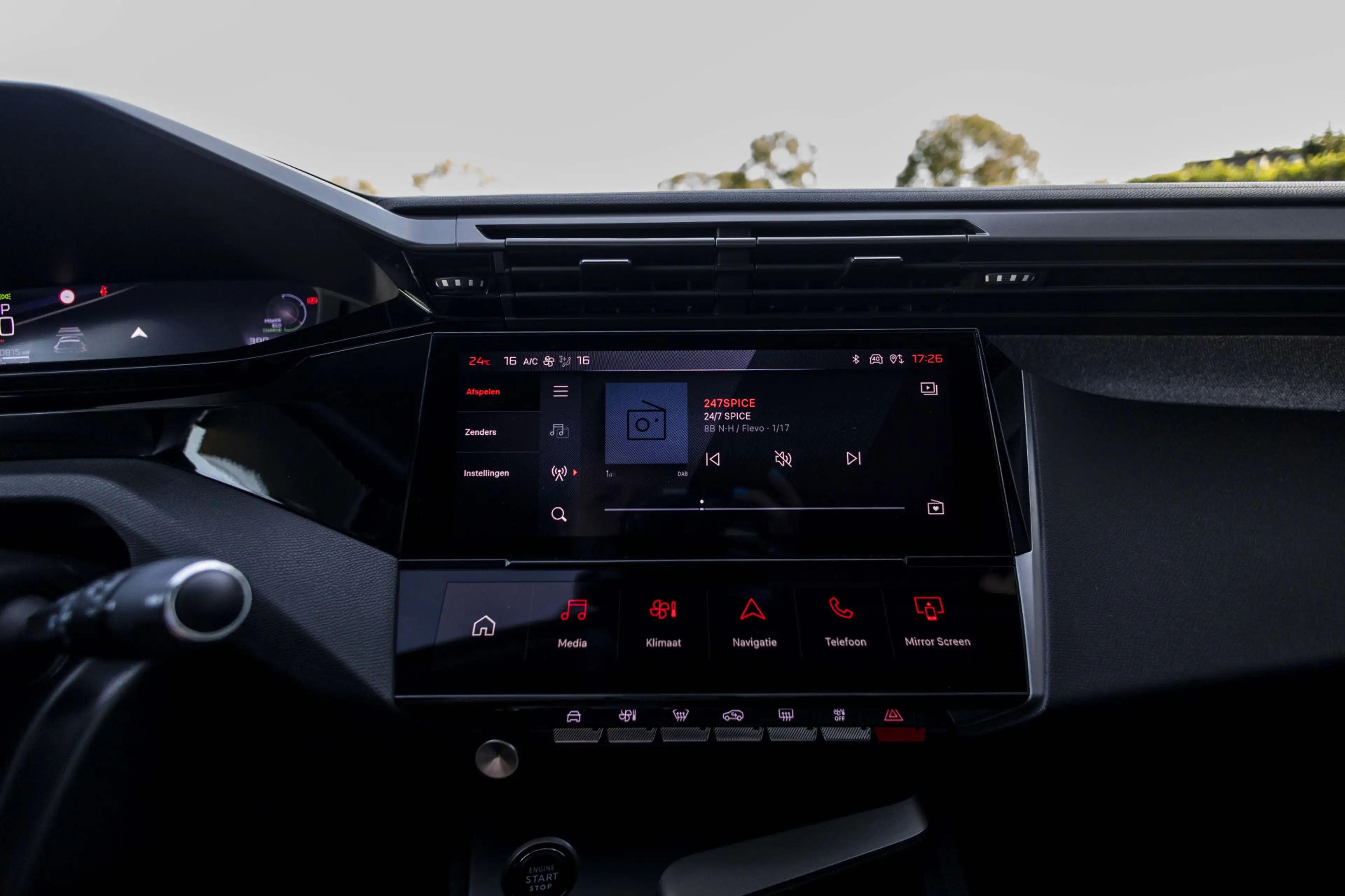Peugeot 408 1.2 Hybrid 145 e-DCS6 Allure | 360° Camera | Head- — photo 25