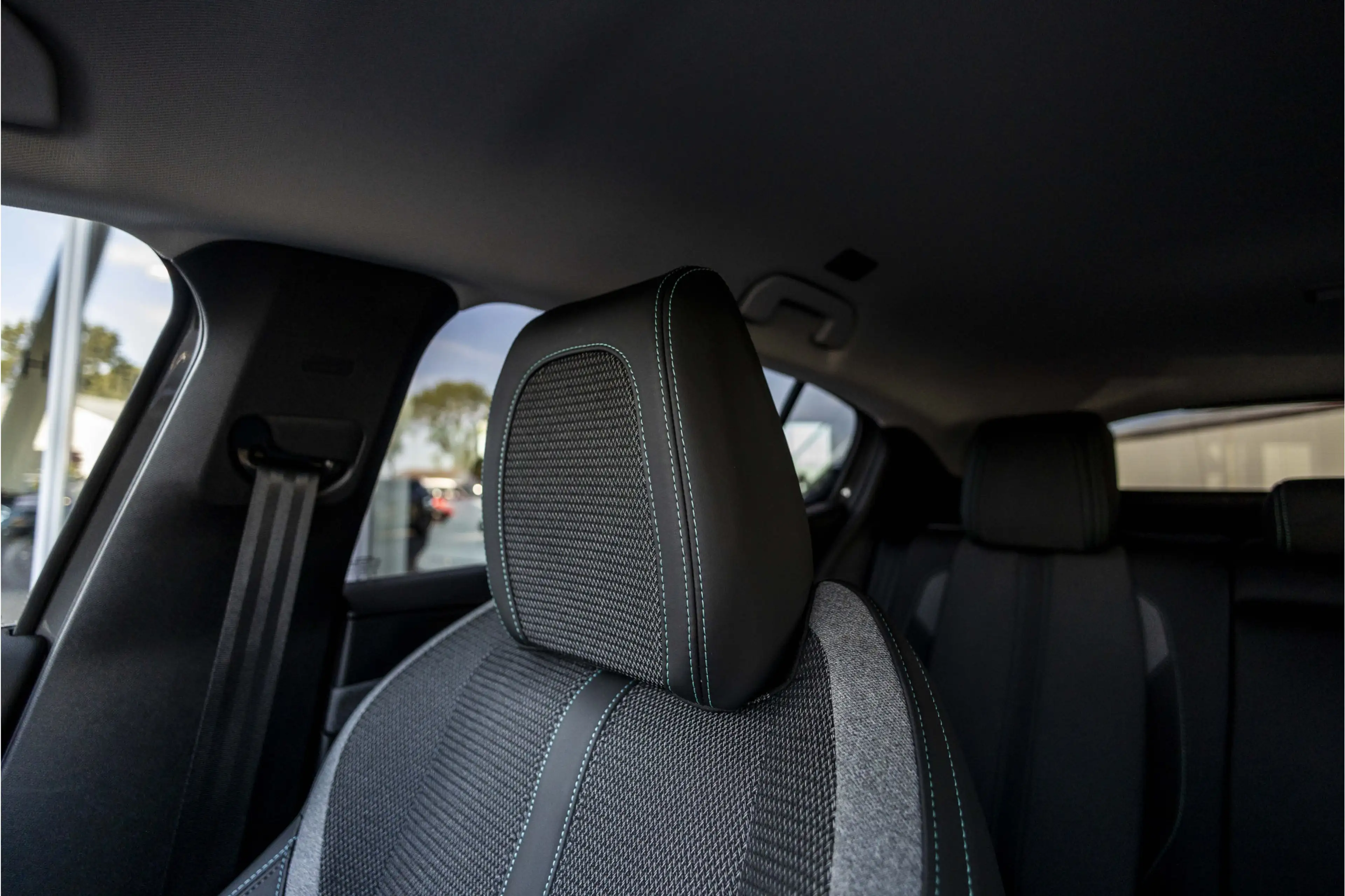 Peugeot 408 1.2 Hybrid 145 e-DCS6 Allure | 360° Camera | Head- — photo 12