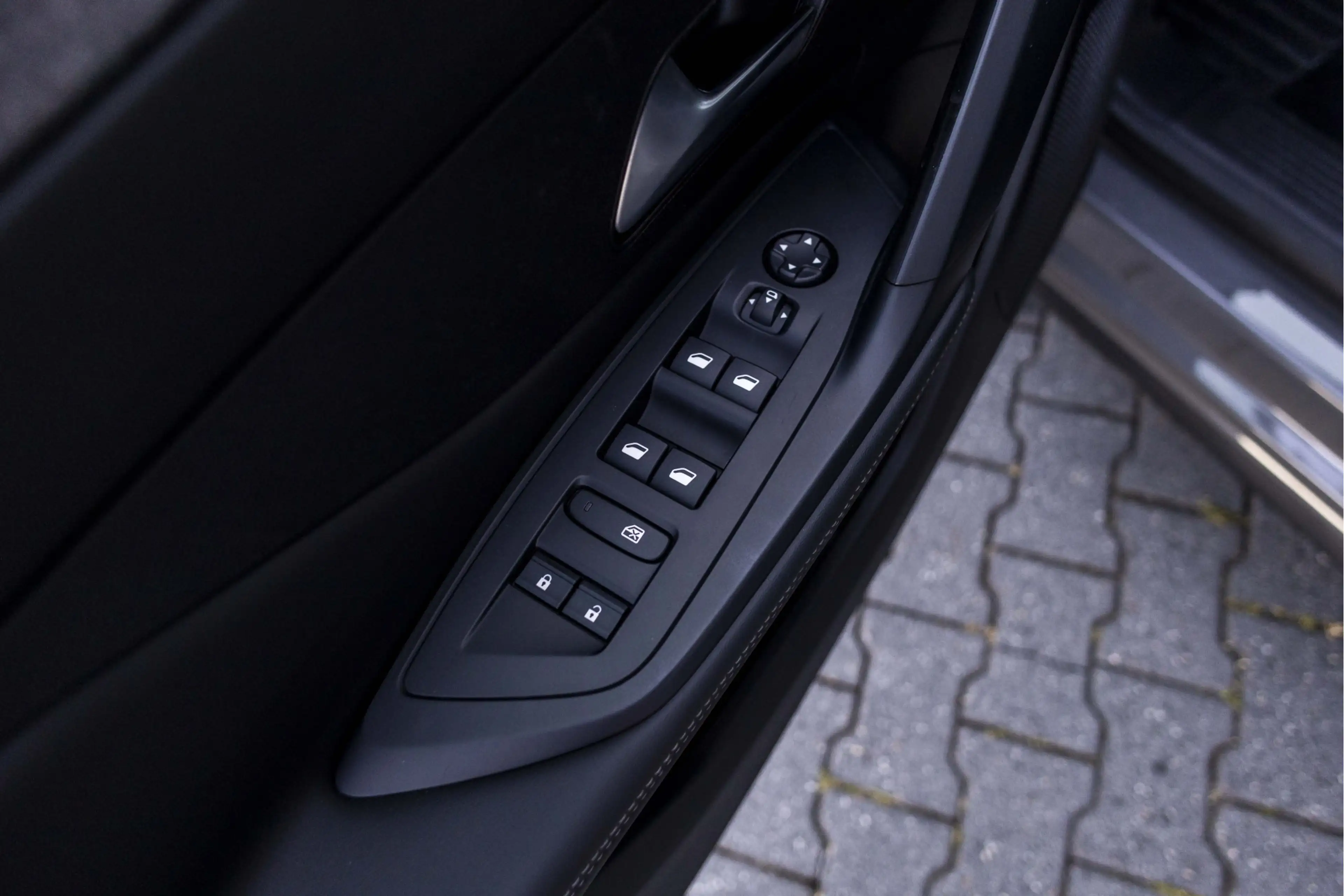Peugeot 408 1.2 Hybrid 145 e-DCS6 Allure | 360° Camera | Head- — photo 21
