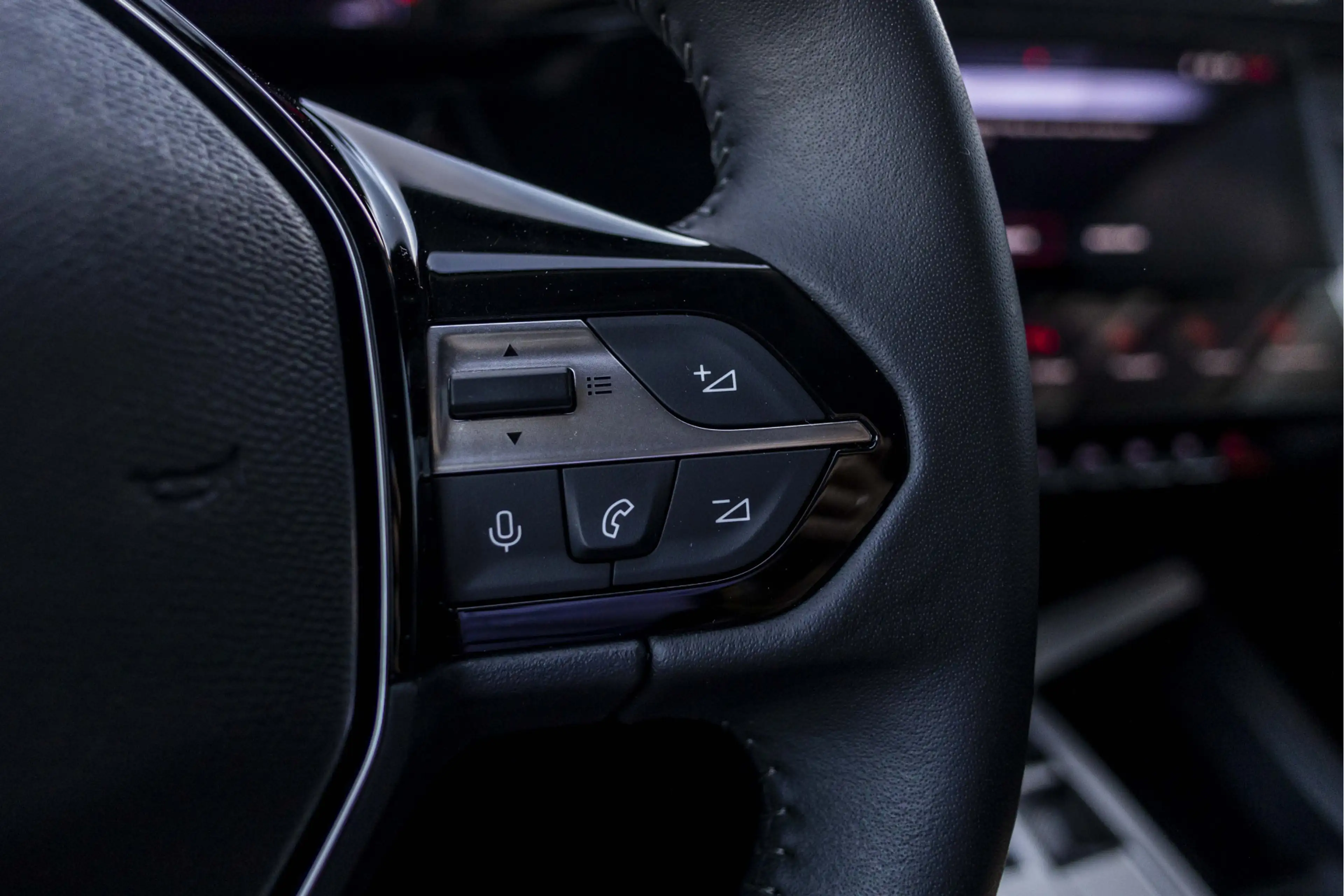 Peugeot 408 1.2 Hybrid 145 e-DCS6 Allure | 360° Camera | Head- — photo 34