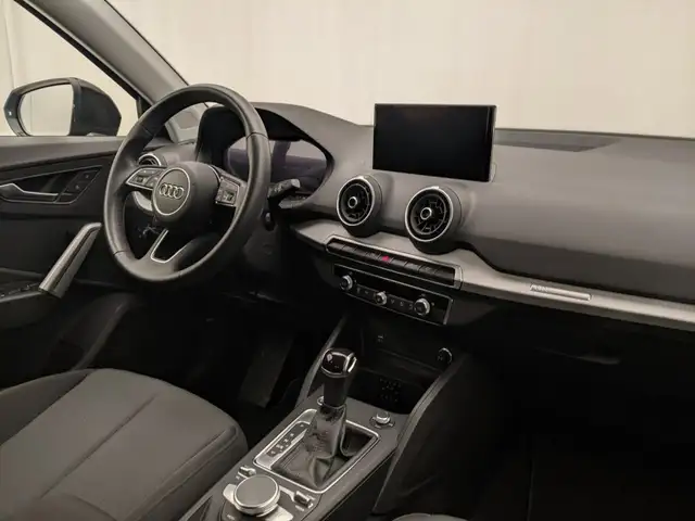 Audi Q2 view 6