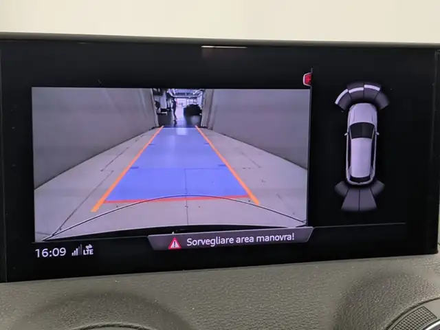 Audi Q2 view 18