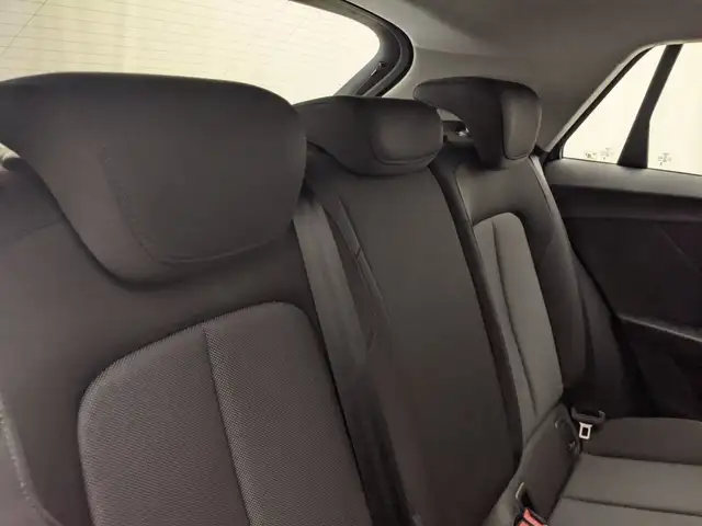 Audi Q2 view 8