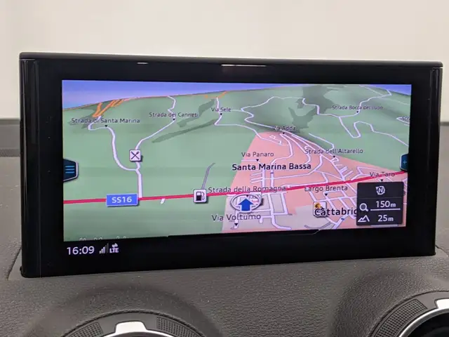 Audi Q2 view 16