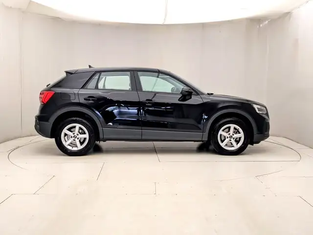 Audi Q2 view 3