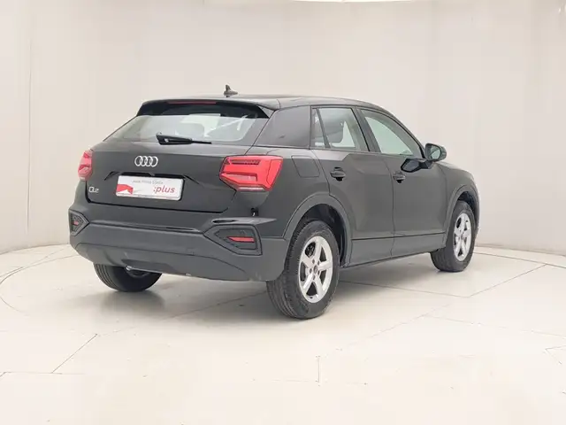 Audi Q2 view 4