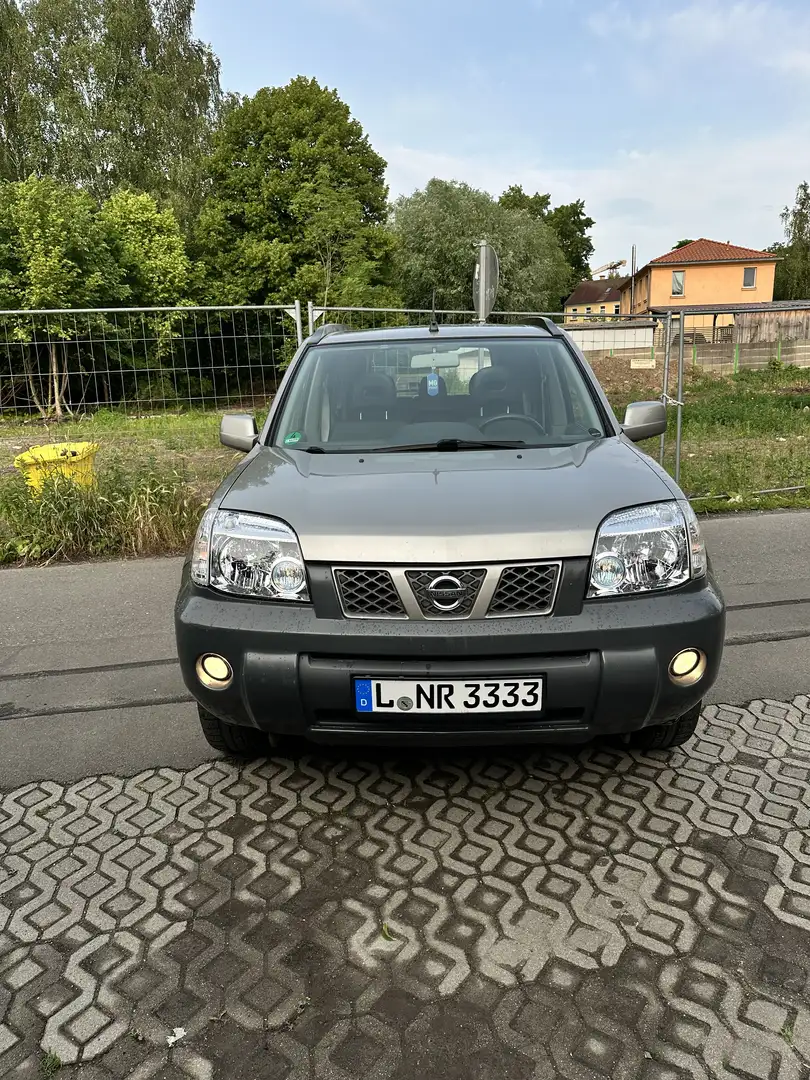 Nissan X-Trail 2.5 4x4 Aut. Elegance Bronze - 1
