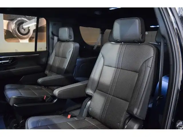 Chevrolet Suburban view 11