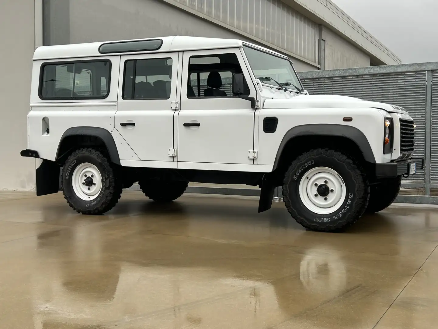 Land Rover Defender 110 2.2 td SW MAI FUORISTRADA Bianco - 2