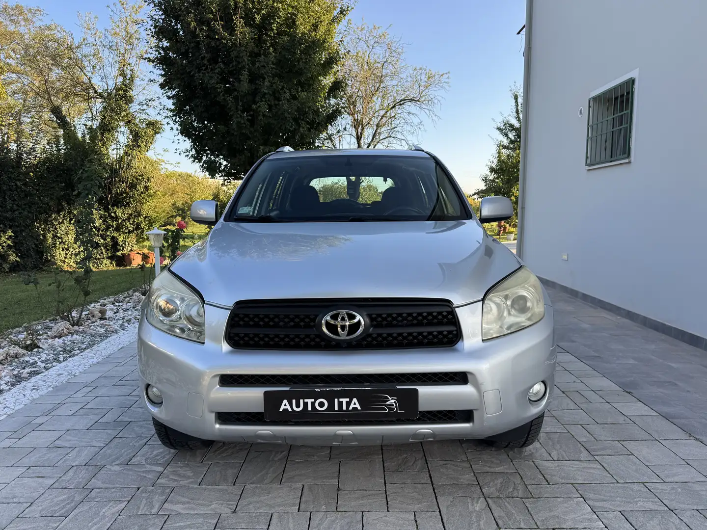 Toyota RAV 4 RAV4 2.2 d-4d Luxury 136cv dpf OK NEOPATENTATI Gris - 1
