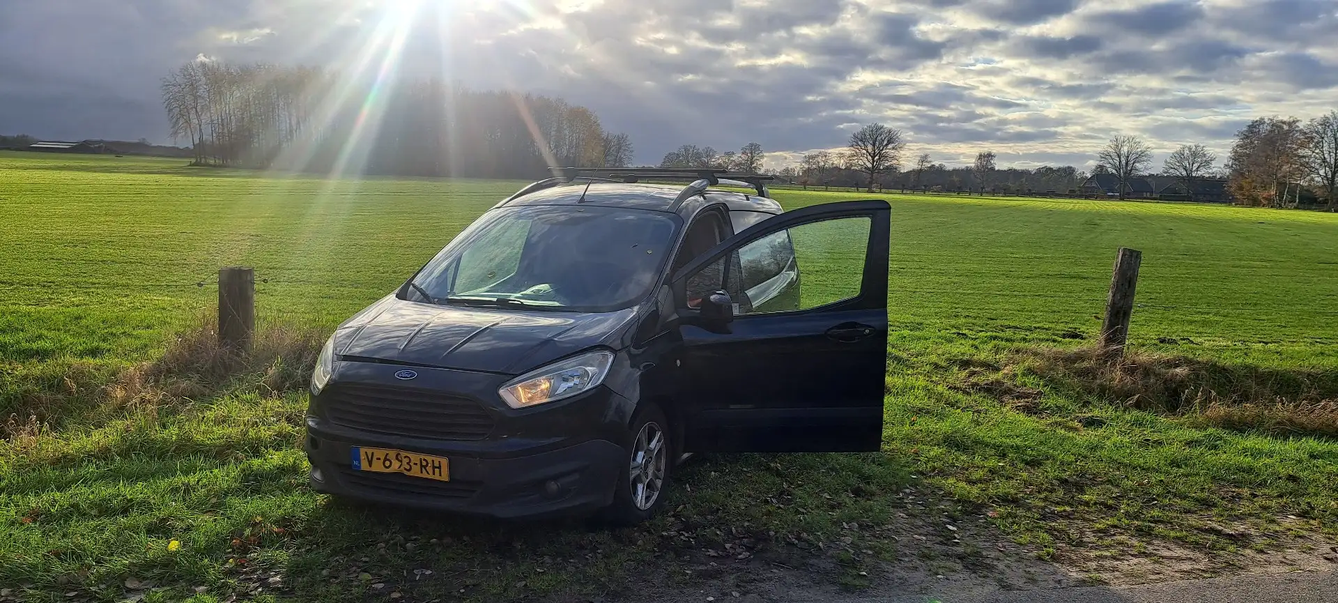 Ford Transit Courier 1.5 TDCI Trend S&S Zwart - 2