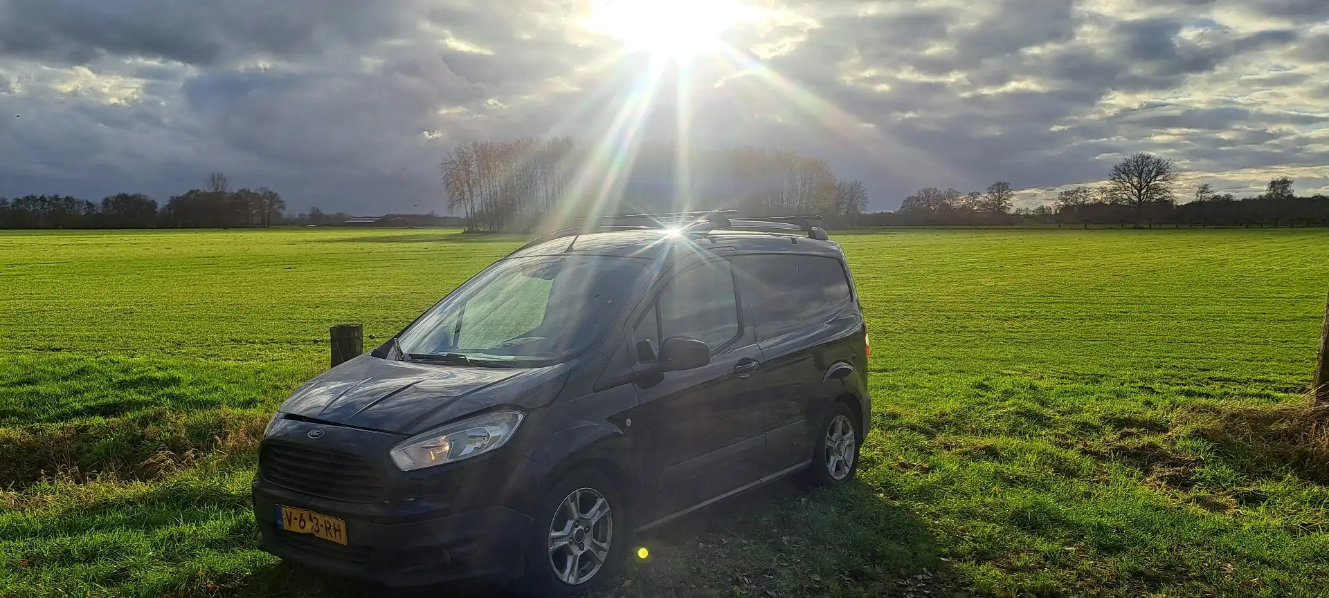 Ford Transit Courier 1.5 TDCI Trend S&S Zwart - 1