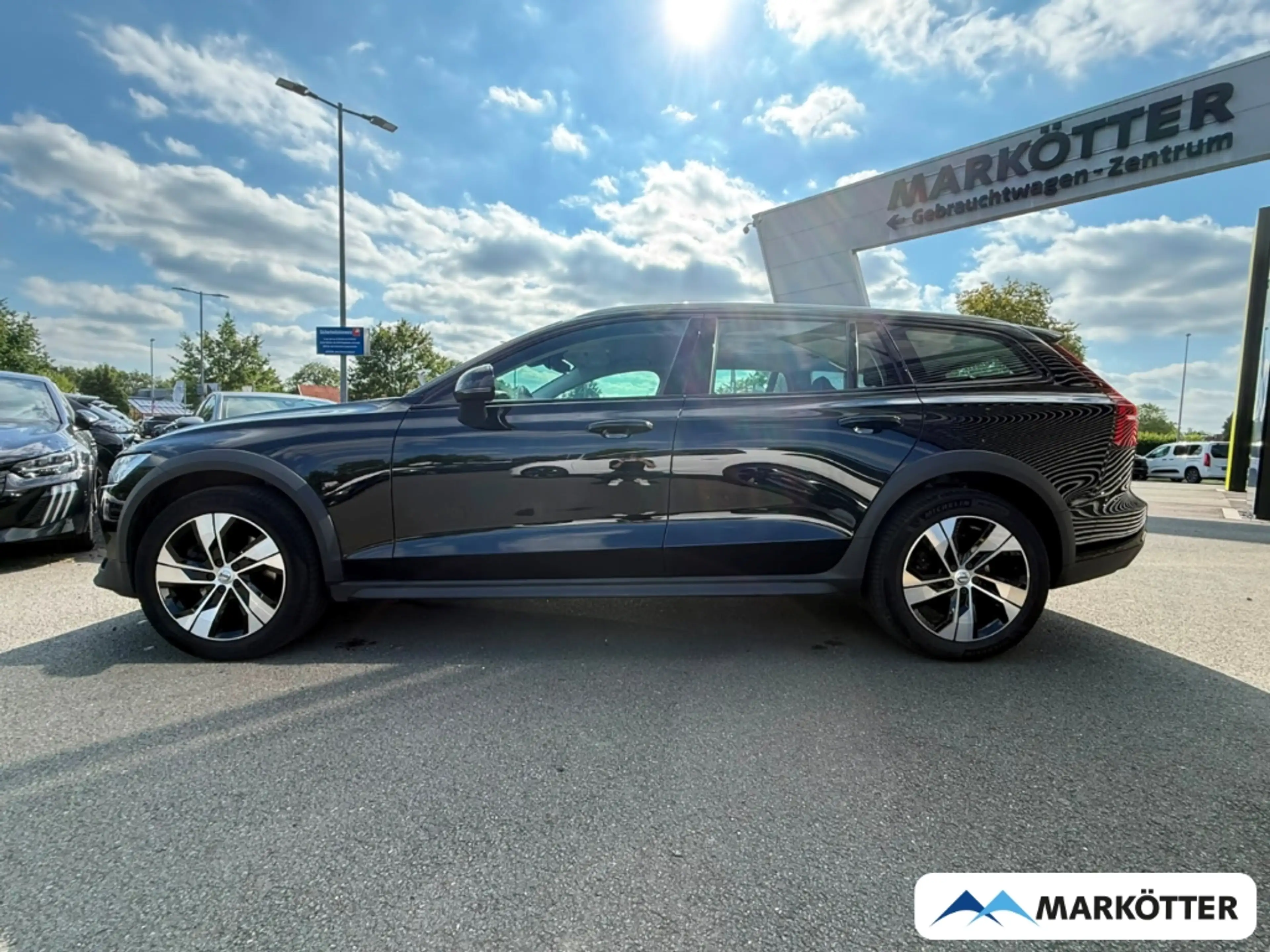 Volvo V60 Cross Country B4 Plus AWD AHK/ACC/CAM/H&K/4xSHZ/LHZ — photo 4