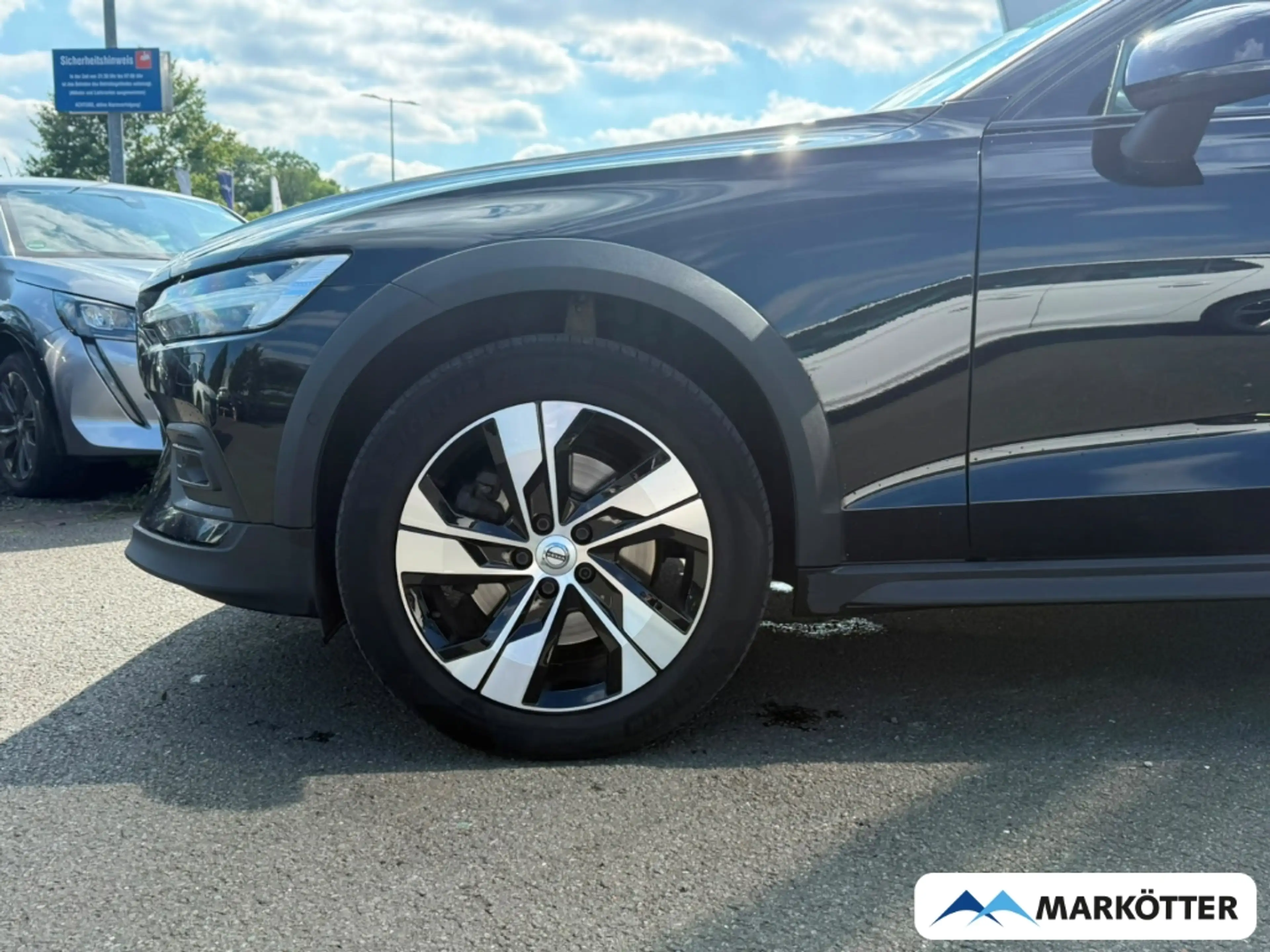 Volvo V60 Cross Country B4 Plus AWD AHK/ACC/CAM/H&K/4xSHZ/LHZ — photo 5