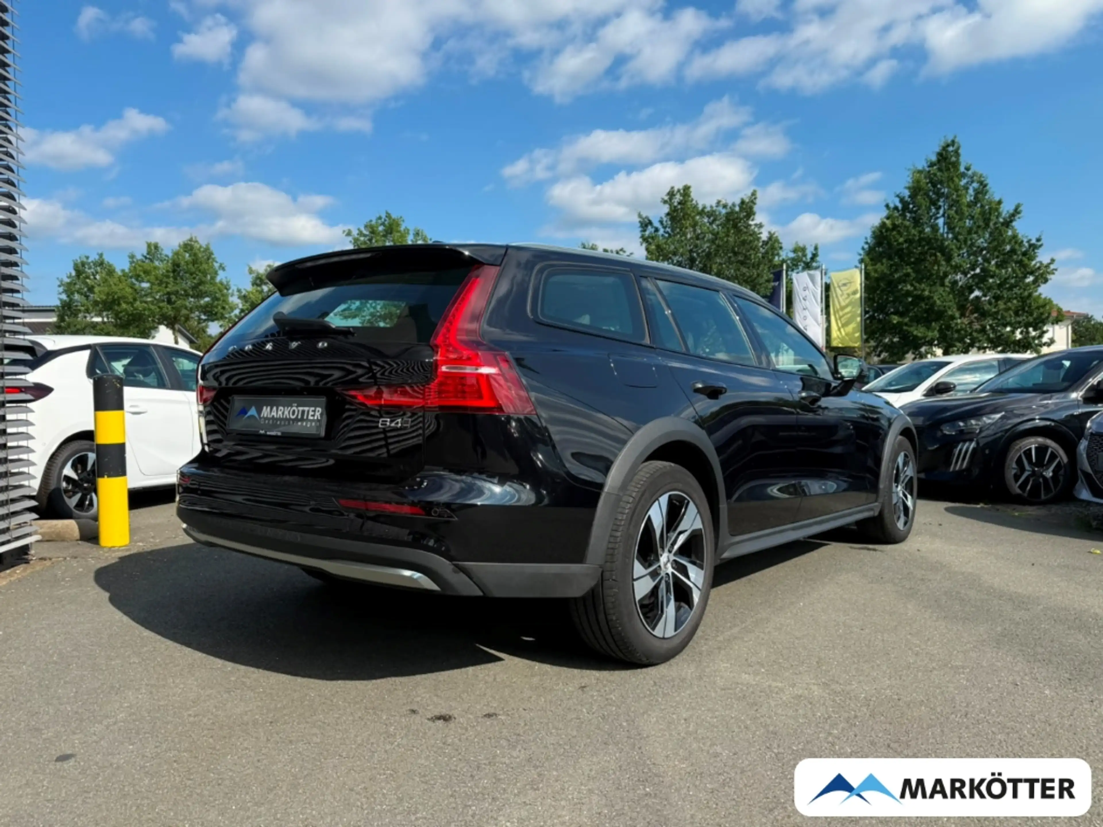 Volvo V60 Cross Country B4 Plus AWD AHK/ACC/CAM/H&K/4xSHZ/LHZ — photo 2